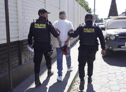 El recapturado fue identificado por las autoridades como José Ortega. (Foto: PNC)