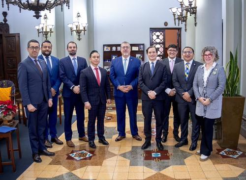 Buscan revocar resolución que fija salarios de Q 75 mil a directivos de la Sicom, 03