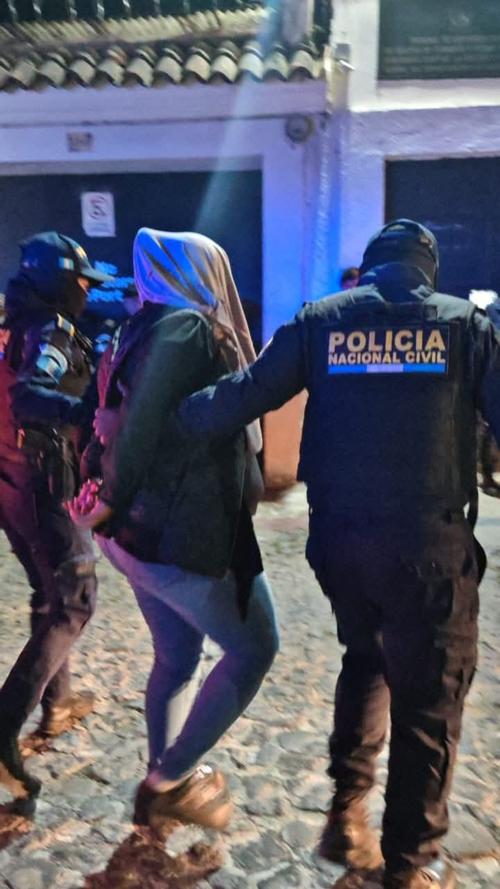 La mujer detenida fue identificada como Brenda R. (Foto: MP)