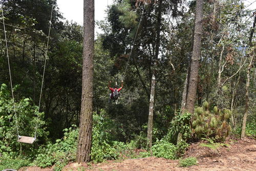 Se han instalado columpios gigantes y juegos infantiles, los cuales son utilizados por los visitantes. (Foto: Pedro Sicajau/Colaborador)