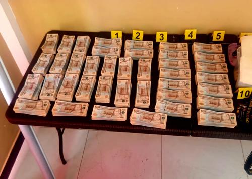 Junto al efectivo se encontraron documentos falsos y equipos electrónicos que fueron confiscados. (Foto: PNC)