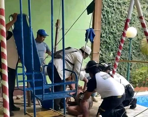 Al llegar los socorristas, la mujer ya había ingresado al pozo. (Foto)