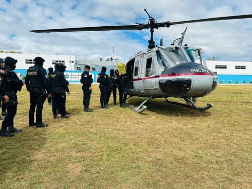 La droga fue trasladada a la ciudad capital vía aérea. (Foto: Mingob)