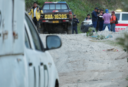 Familiares identificaron el cuerpo de un hombre. (Foto: Wilder López/Soy502)