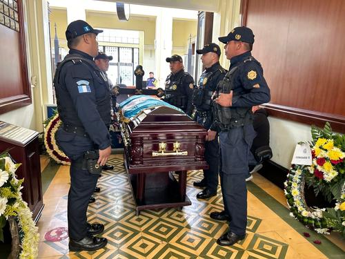 García Hernández, egresado de la quincuagésima promoción del curso básico de Agentes de la PNC. (Foto: PNC)