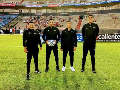 Luis Ventura (derecha) en uno de los torneos internacionales en los que ha dirigido. (Foto:Juan Carlos Aquino/Colaborador)