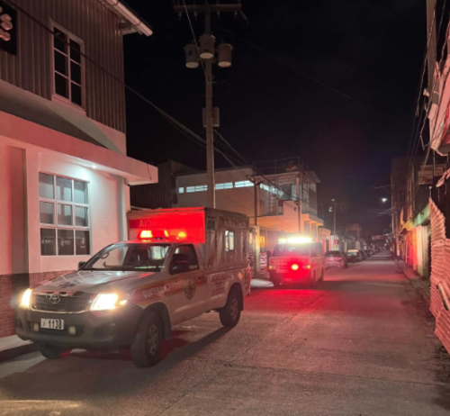 Bomberos Voluntarios atendieron la emergencia tras ser alertados por un familiar. (Foto: Irma Tzi)