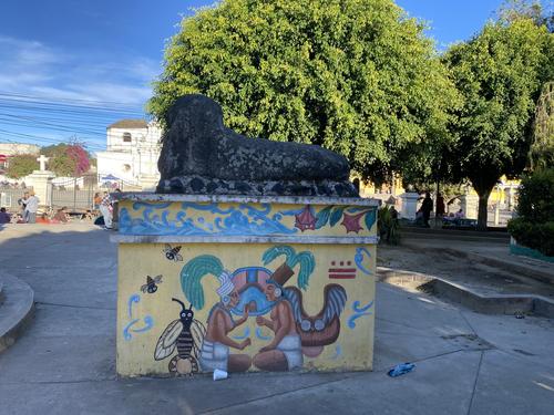 Estas esculturas ancestrales simbolizan protección y espiritualidad maya. (Foto: Carlos Sotz/Colaborador)