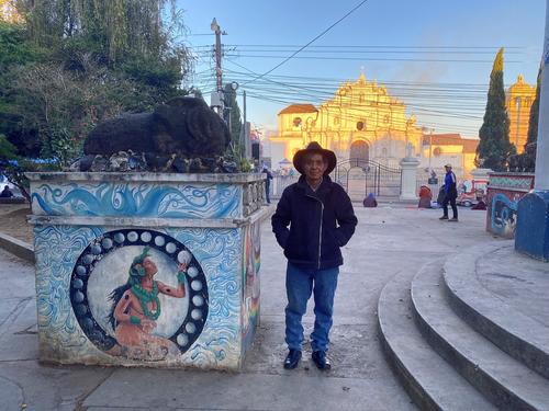 El académico German Curruchich comparte la historia de los nahuales. (Foto: Carlos Sotz/Colaborador)