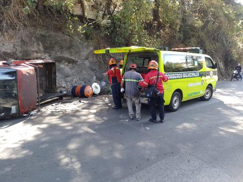 El accidente se registró en la 1a. avenida y 2a. calle de la colonia Sabana Arriba, zona 17. (Foto: Bomberos Municipales)