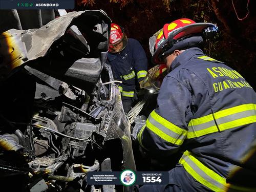 Socorristas utilizaron equipo especial de extracción para recuperar el cuerpo de la víctima. (Foto: ASONBOMD)