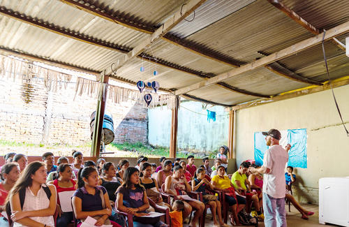 Asiste a las reuniones solicitadas por el centro educativo. (Foto: Shutterstock)
