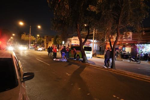 El tránsito en la avenida Elena se ha visto afectado tras este trágico accidente. (Foto: Bomberos Municipales)