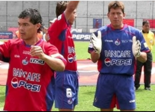 Fue en el cuadro escarlata donde Ortiz se convirtió en un referente absoluto del futbol guatemalteco. (Foto: elmimado_dela_aficion)