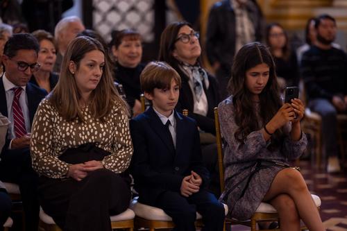 Su familia lo acompañó durante la premiación. (Foto: Cortesía MCD)