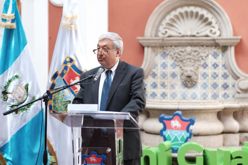 Fue reconocido con el Premio Nacional de Literatura Miguel Ángel Asturias. (Foto: Cortesía Municipalidad de Guatemala)