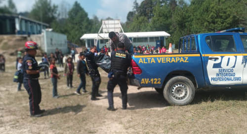Los cuerpos fueron trasladados al Inacif para definir la causa de muerte. (Foto: Irma Tzi/Colaboradora)