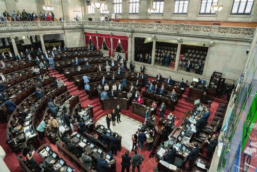 Claudia Paredes fue juramentada al frente de la Postuladora del MP. (Foto: Congreso Guatemala)