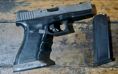 Al atacante se le incautó una pistola con su respectivo cargador conteniendo 13 municiones. (Foto: PNC)