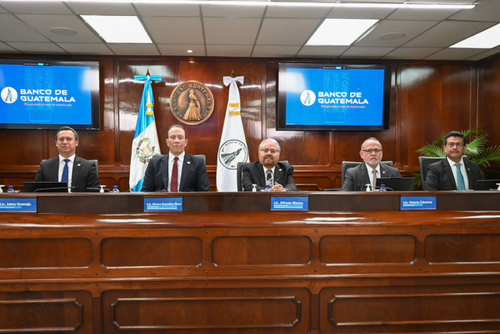 La Junta Monetaria dio a conocer la fijación de la tasa líder en 3%. (Foto: Banguat/Soy502)