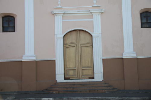 Puerta donde la tradición oral dice que se escuchan los lamentos. (Foto: Héctor Gómez/Colaborador)