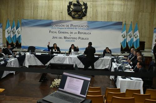 Proceso de revisión de expedientes por parte de la postuladora. (Foto: José Luis Pos/Colaboración)