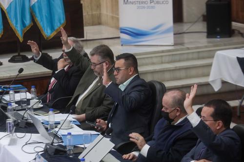 Los comisionados durante una de las jornadas de votación en la postuladora. (Foto: Oscar Rivas/Soy502)