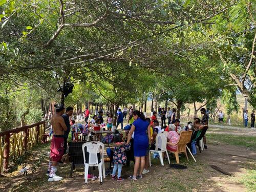 Familias y amigos acuden para pasar un momento agradable. (Foto: Turicentro Los Chorros de Pepe Milla Oficial)