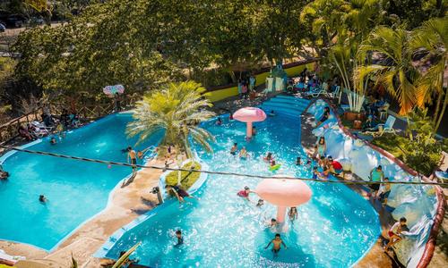El lugar se encuentra rodeado de área verde, por lo que podrás disfrutar del aire puro. (Foto: Turicentro Los Chorros de Pepe Milla Oficial)