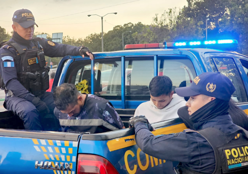 Fueron copados en la calzada Atanasio Tzul y 41 calle de la zona 8. (Foto: PNC)