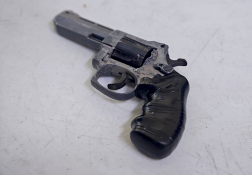 El arma tenía registro de robo. (Foto: PNC)