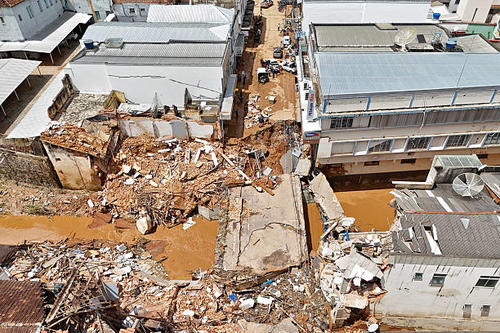 Decenas de inmuebles resultaron afectados por las torrenciales lluvias. (Foto: AFP)