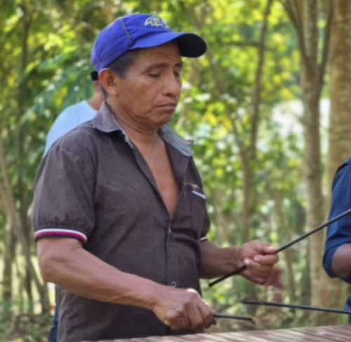 Carlos Manuel Pop Beb se dedicaba a tocar marimba y enseñar danzas ancestrales. (Vía: Redes Sociales)