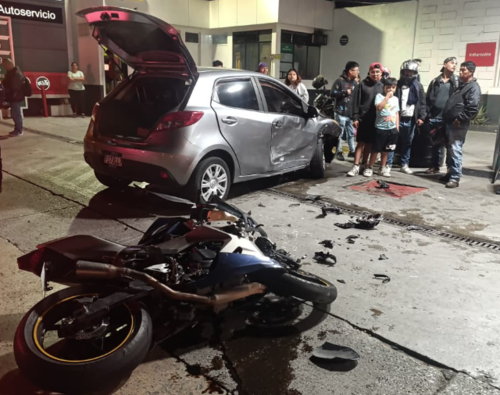 El motorista falleció tras el fuerte impacto contra el automóvil. (Foto: CVB)