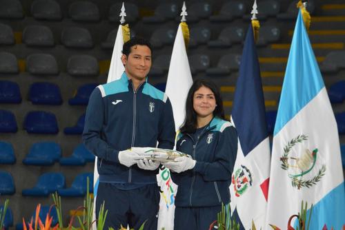 Erick Gordillo y Alejandra Higueros fueron elegidos como abanderados. (Foto: Bernie Morales)