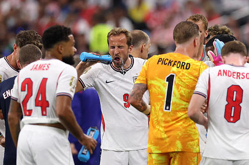 Las pausas de hidratación serán aún más necesarias durante las altas temperaturas en los partidos del Mundial 2026. (Foto: Getty Images)