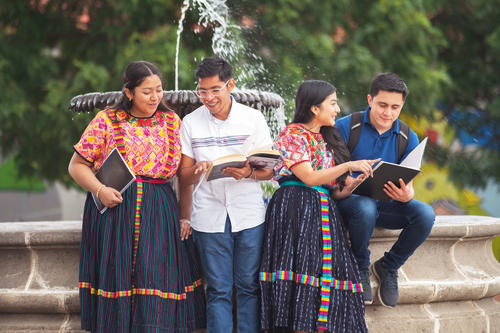 Ellos necesitan acceso igualitario a la educación y al trabajo como fundamentos para el desarrollo integral de la sociedad. (Foto: Shutterstock)