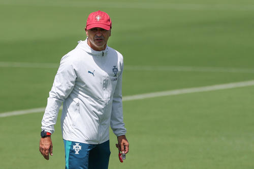 El español supervisó el entrenamiento previo al decisivo choque de los dieciseisavos. (Foto: AFP)