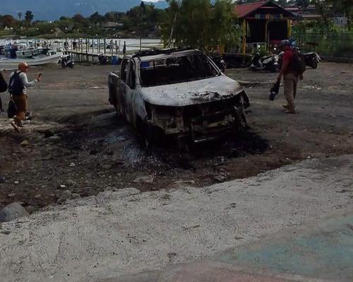 Una patrulla quedó completamente destruida. (Foto: redes sociales)