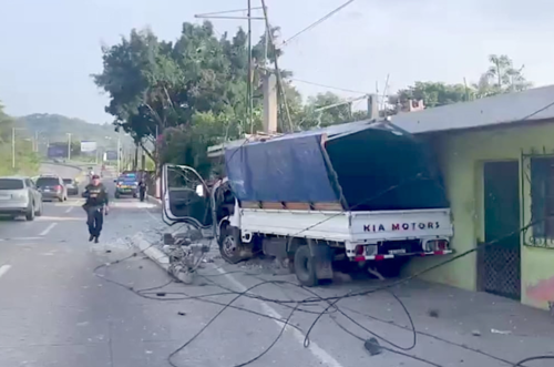 Tres hermanos resultaron con heridas tras intentar esquivar a un motorista. (Foto: Captura de video/Redes Sociales)