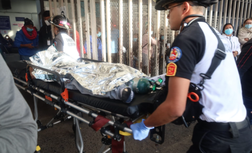 Tras ser rescatados de la cabina, fueron trasladados a un centro asistencial para recibir la atención médica necesaria. (Foto: CVB)