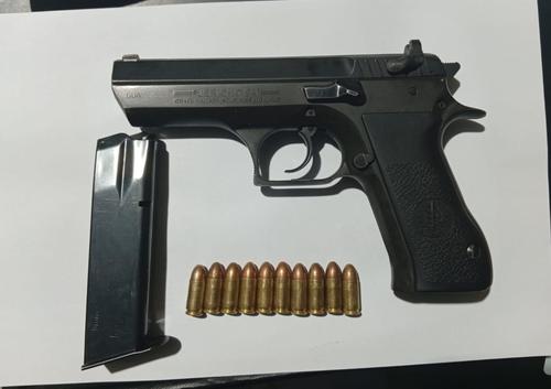 a pistola calibre 9 milímetros fue incautada. (Foto: PNC)