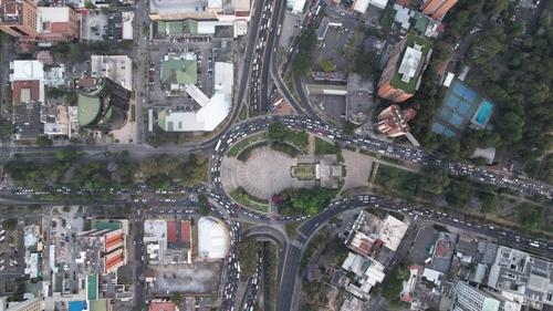 El caos vial en la Ciudad de Guatemala no es solo un problema de movilidad, sino el reflejo de deficiencias estructurales y falta de planificación urbana histórica. (Foto ilustrativa: Shutterstock)