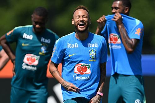 Brasil acumula 937 presiones defensivas y 145 presiones defensivas directas, es decir acciones directas contra el rival que conduce la pelota, en 4 partidos del Mundial 2026. (Foto: AFP)