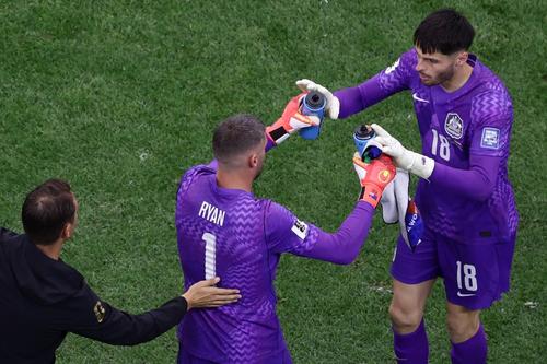 Los Socceroos completaron 1,336 pases de los 1,647 que registraron en total. (Foto: AFP)