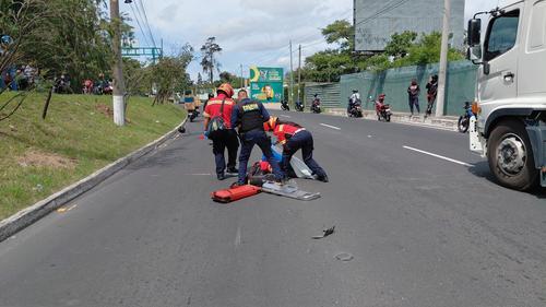 Uno de los carriles se mantiene inhabilitado mientras las autoridades competentes se hacen cargo de la escena. (Foto: CMB)