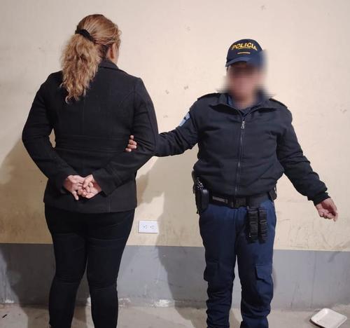 La mujer estaba a cargo de cuidar al niño. (Foto: PNC)