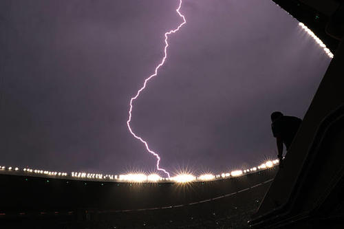 El pasado 30 de junio una tormenta eléctrica atrasó el partido México vs. Ecuador. (Foto: Getty Images)