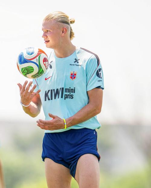 Erling Haaland ha marcado cinco de los diez tantos noruegos en este Mundial, incluido el que les dio el pase a octavos. (Foto: Fotballandslaget)
