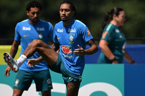Raphinha ya entrenó con el equipo, aunque será difícil que vea minutos ante los vikingos. (Foto: AFP)
